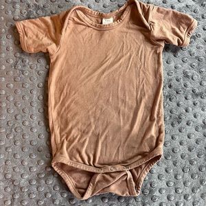 KATE QUINN | SHORT SLEEVE LAP NECK BODYSUIT | CEDAR | LENZING MODAL